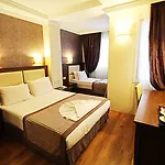Aristocrat 3*
