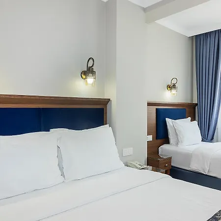 Отель Aristocrat 3*