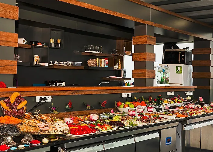 Отель Aristocrat 3*