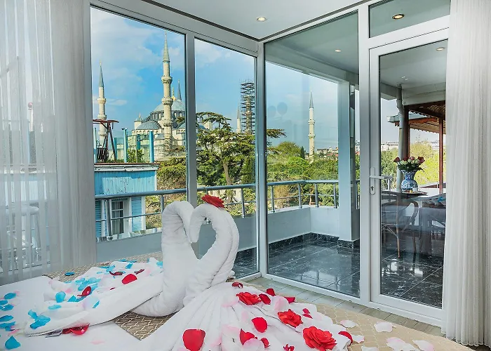 Отель Aristocrat 3*