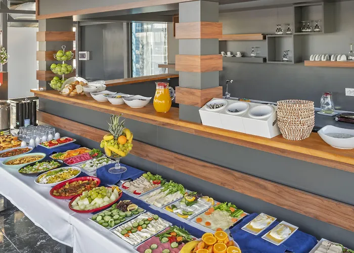 Отель Aristocrat 3*