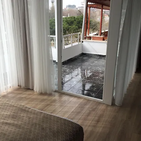 Aristocrat Hotel 3*