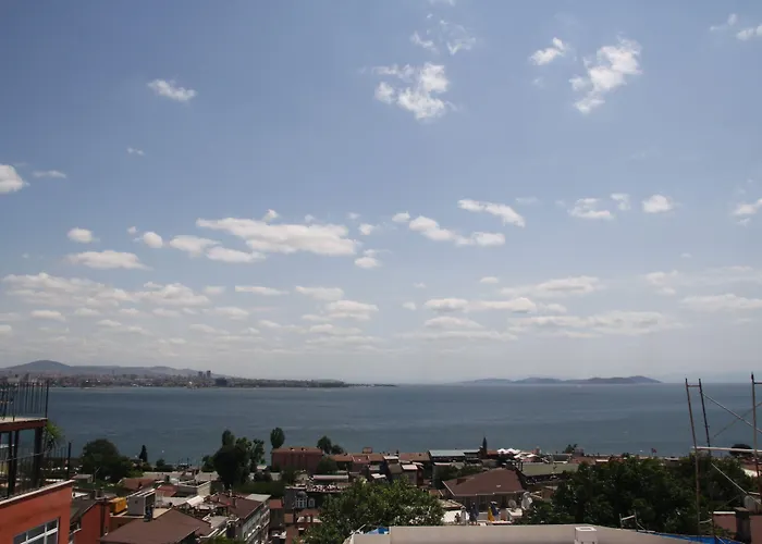 Отель Aristocrat 3*