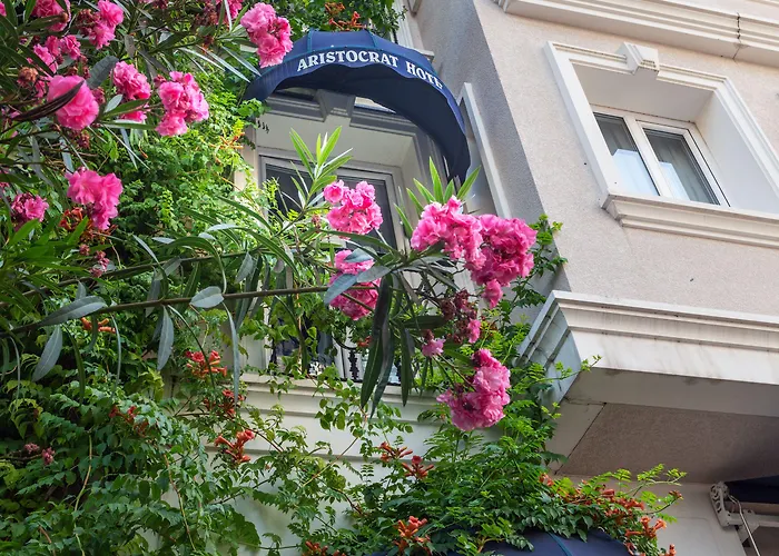 Aristocrat Отель